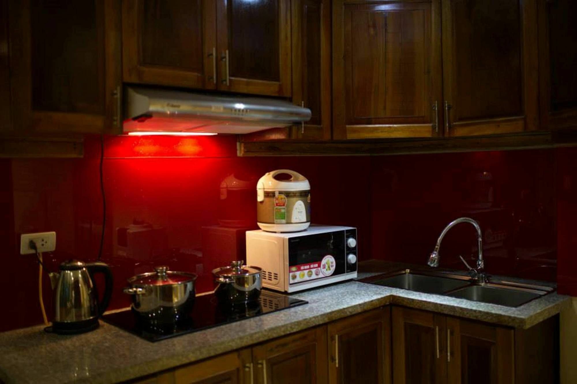 Poonsa Nguyen Phong Sac Apartment Hanoi Exterior photo
